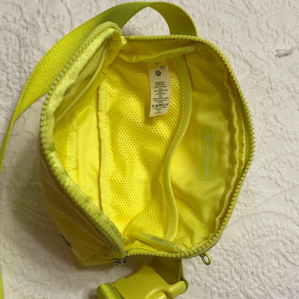 lululemon athletic bag neon yellow zip waist pouch (Fanny Pack) - Picture 6 of 12